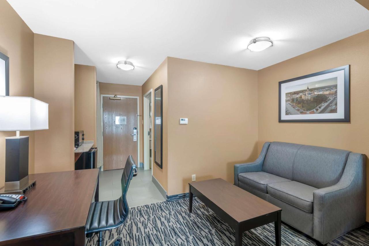 Best Western Plus Denton Inn & Suites Dış mekan fotoğraf